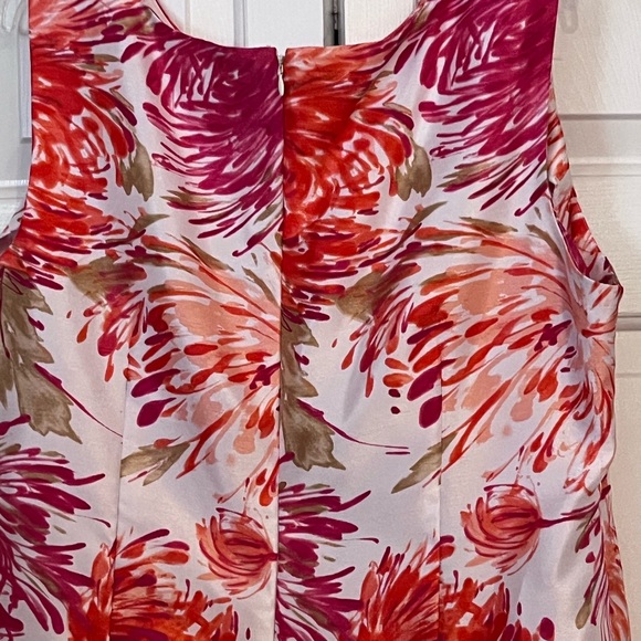 Studio I Sleeveless Floral Dress. - Picture 3 of 7